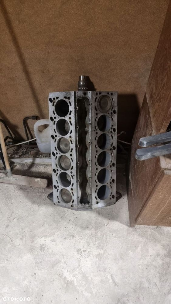 BMW 7 8 E32 E31 BLOK DÓŁ SILNIKA 5.0 V12 M70 - 1
