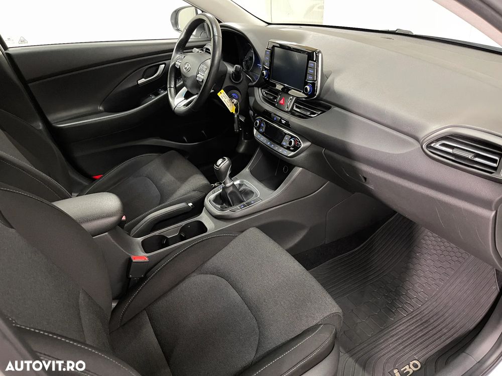Hyundai i30 1.5 110CP M/T Highway - 11