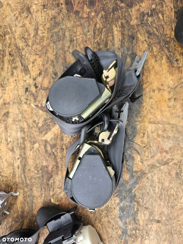 Pas bezpieczeństwa lewy prawy przód komplet 074857 Renault Laguna II