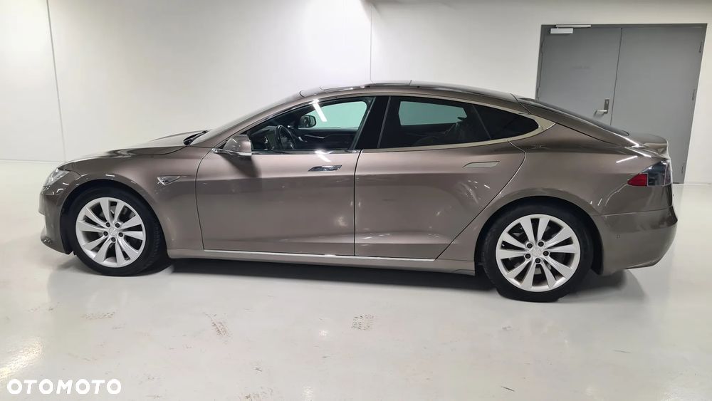 Tesla Model S - 6