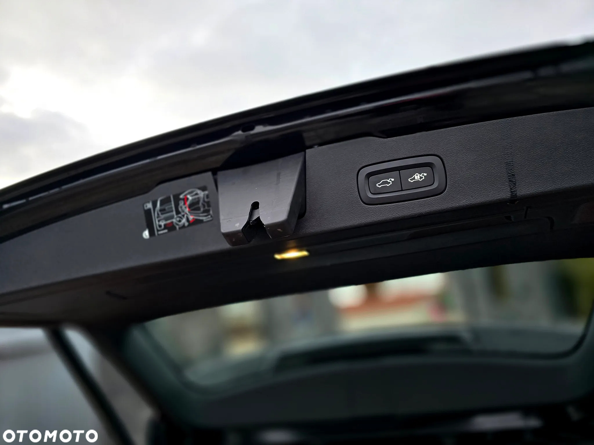 Volvo V60 D4 R-Design - 13
