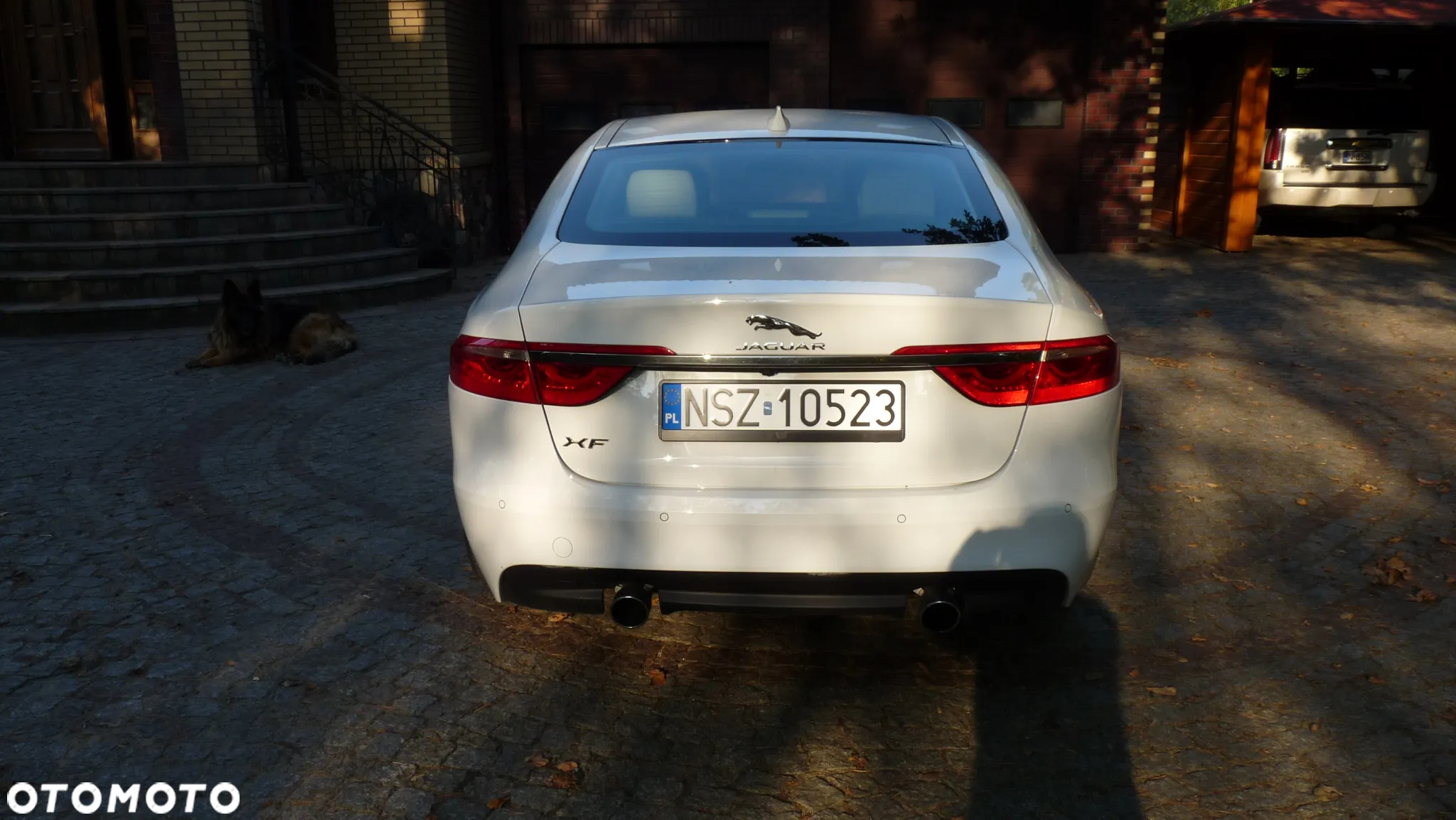 Jaguar XF 35t AWD Portfolio - 8