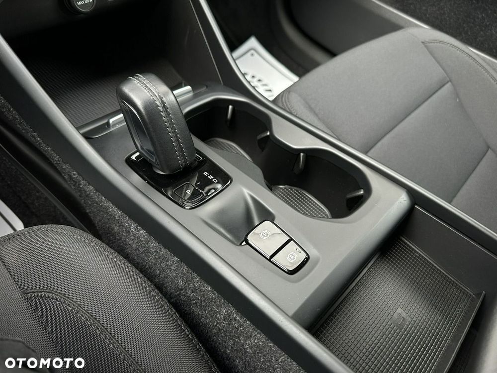 Volvo XC 40 - 25