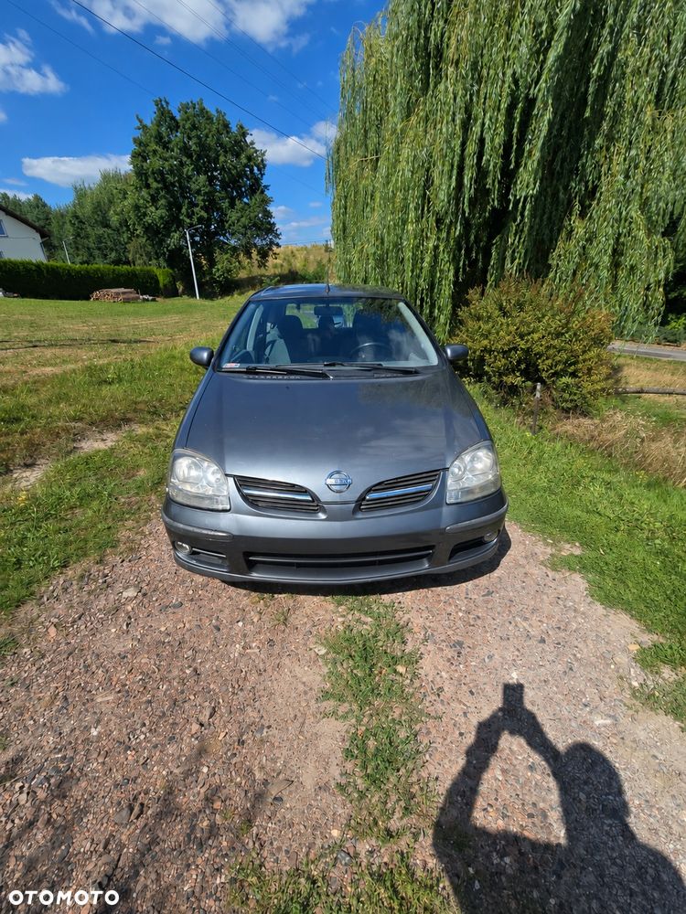 Nissan Almera Tino - 1