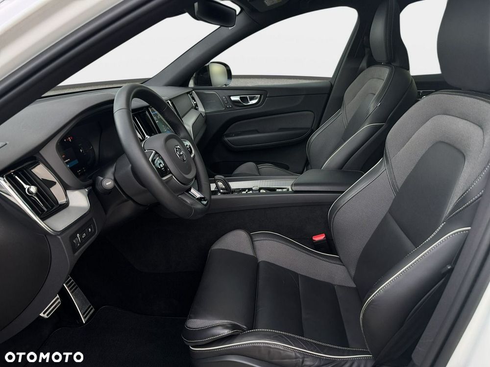 Volvo XC 60 T8 Plug-In Hybrid AWD Plus Dark - 32
