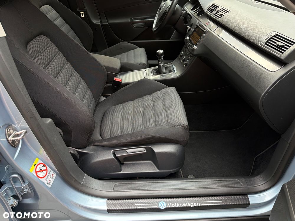 Volkswagen Passat - 33