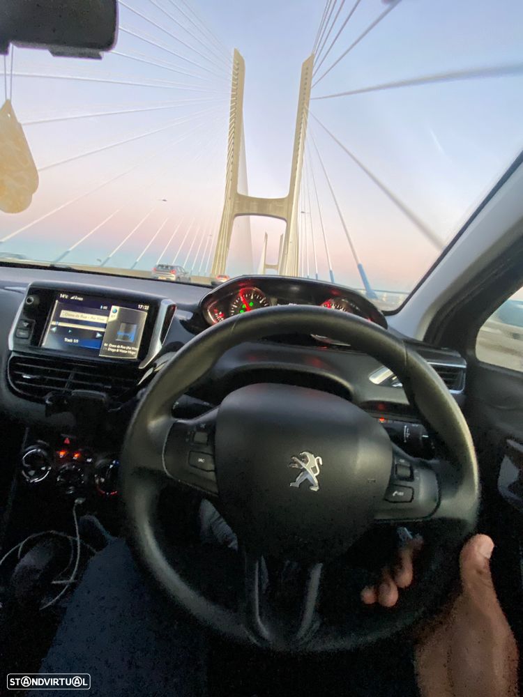 Peugeot 208 HDi 68 Like - 5