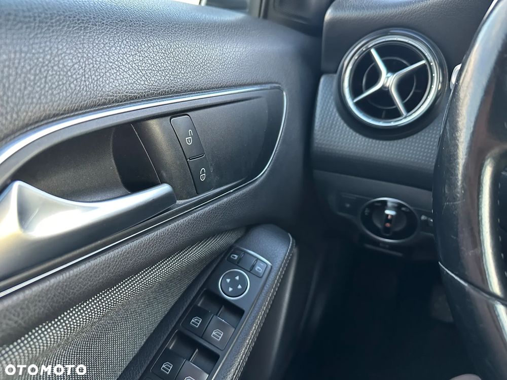 Mercedes-Benz Klasa A 180 BlueEfficiency Edition - 18