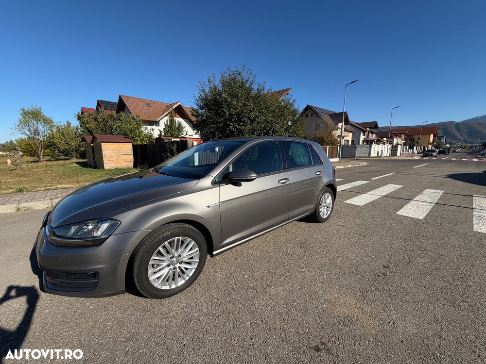 Volkswagen Golf - 1