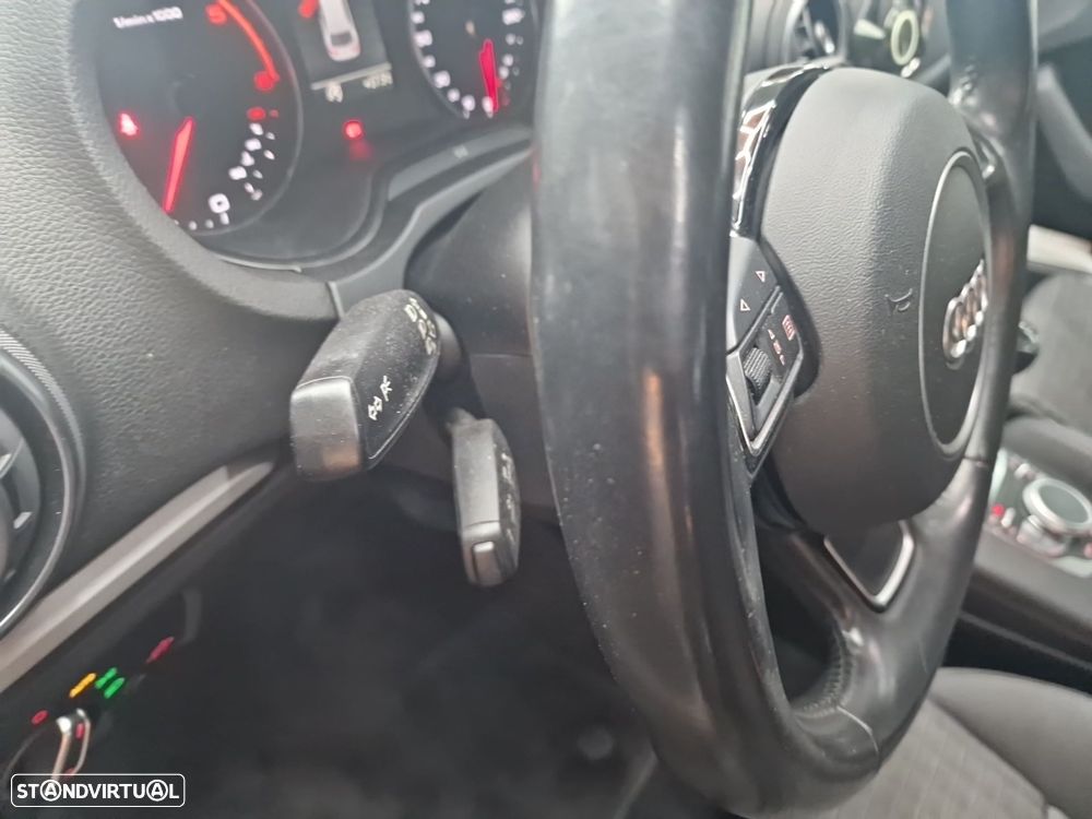 Audi A3 1.6 TDI (clean diesel) Ambiente - 12