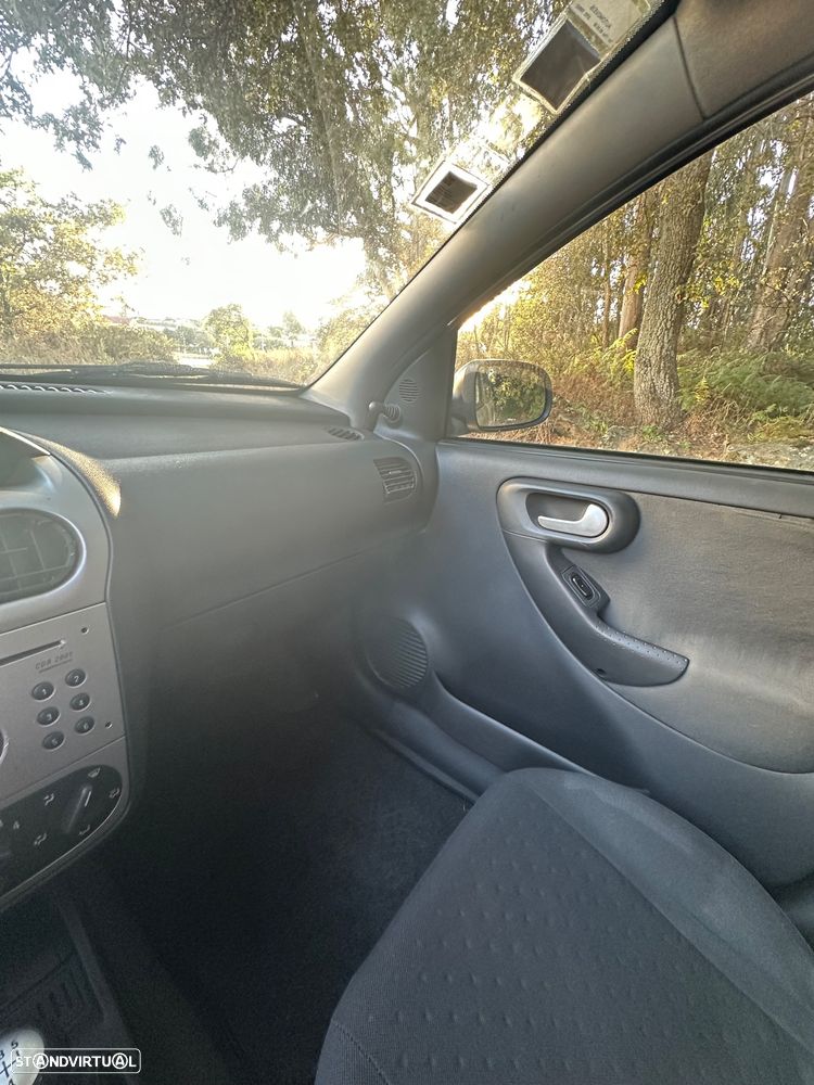 Opel Corsa 1.2 16V Essentia - 15