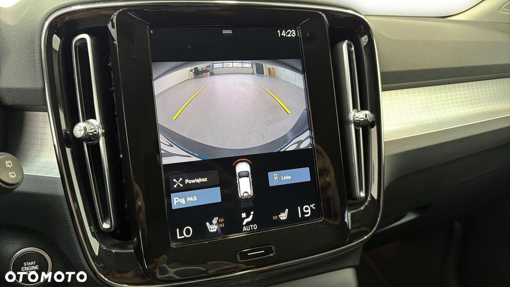 Volvo XC 40 T3 Momentum Pro - 28