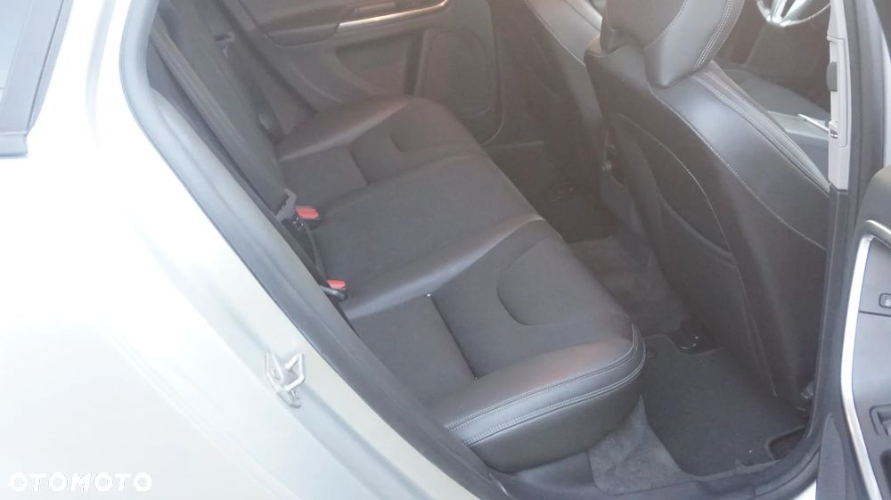 Volvo V60 D2 Linje Svart - 9
