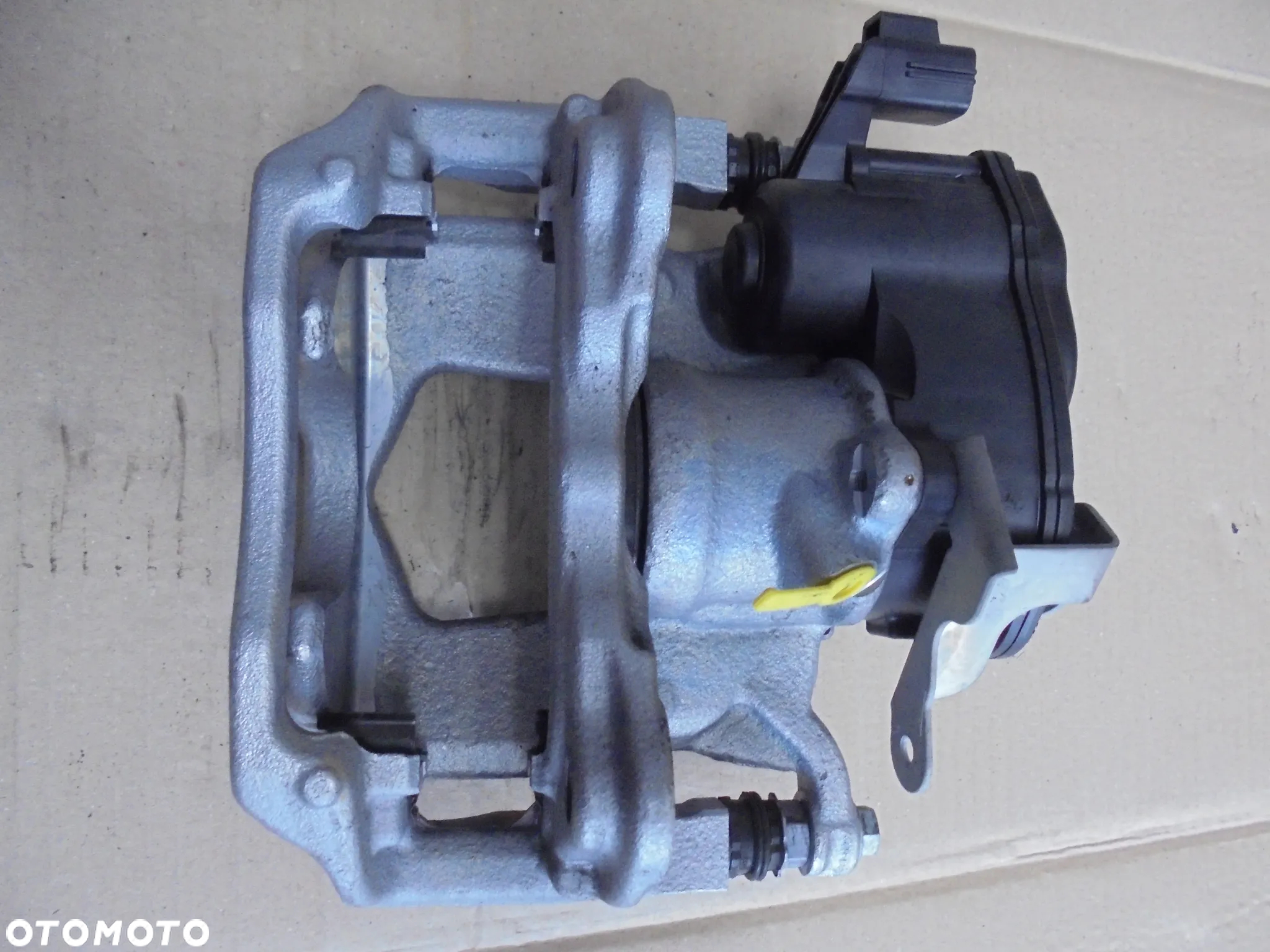 ZACISK HAMULCOWY TYŁ PRAWY ELEKTRYCZNY FIAT DUCATO 2021- 52208195 - 2