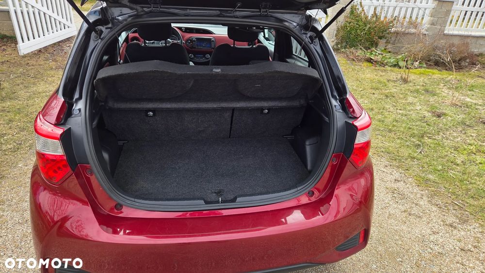 Toyota Yaris Hybrid 100 Selection Platinum - 6