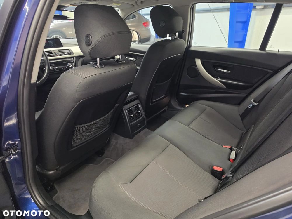 BMW Seria 3 318d Advantage - 34