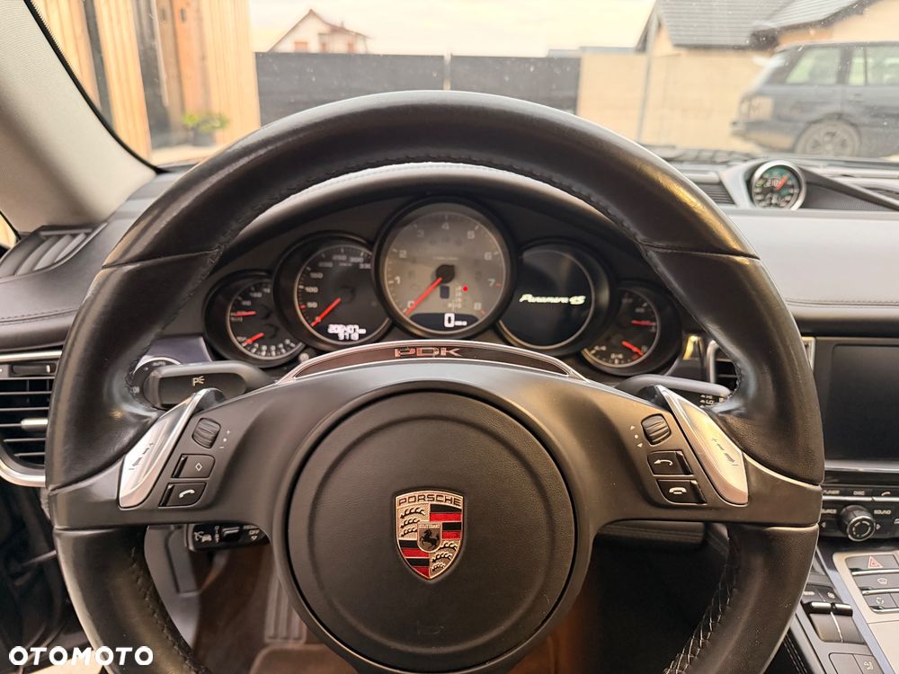 Porsche Panamera 4S - 8