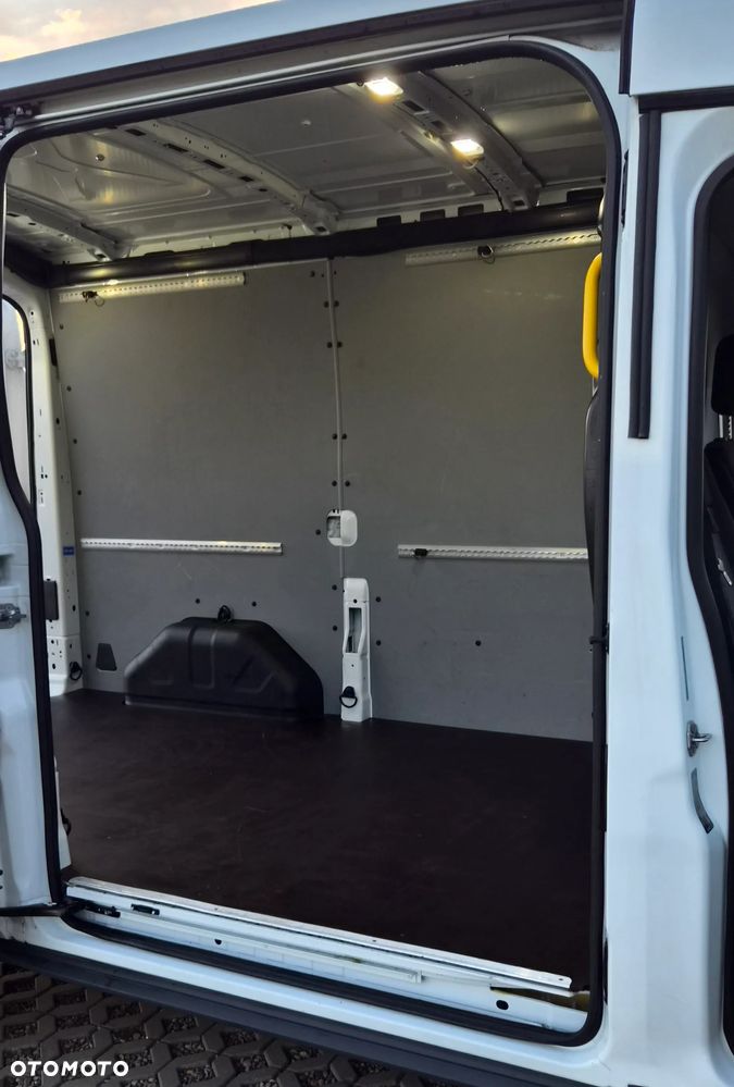 Ford Transit L2H2 2.0d Kamera Podgrzewane siedzen Stan Idealnyia - 9