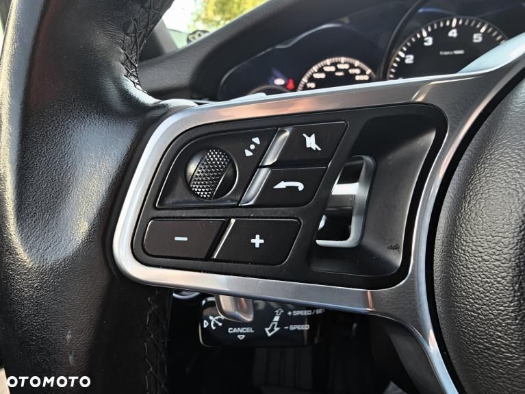 Porsche Panamera 4S - 37