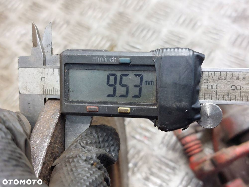 TARCZE HAMULCOWE TYŁ + ZACISKI TOYOTA AVENSIS T25 - 7