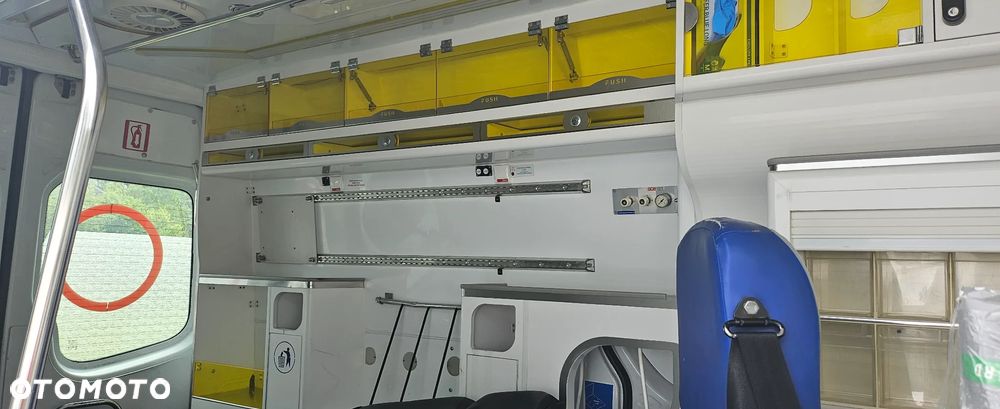 Mercedes-Benz Ambulans karetka Sprinter 319cdi automat - 31