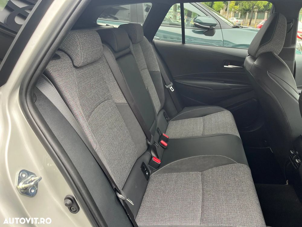 Toyota Corolla TS 1.8 HSD Dynamic - 31