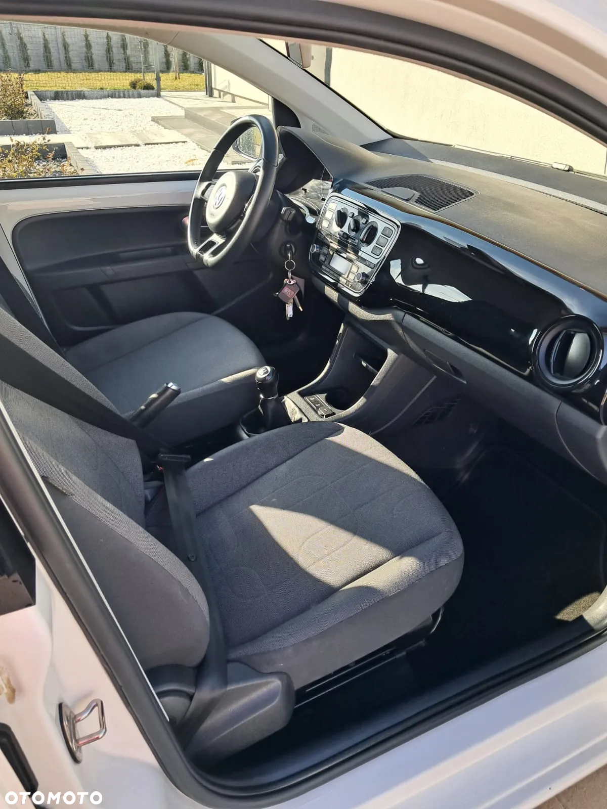 Volkswagen up! (BlueMotion Technology) high - 14