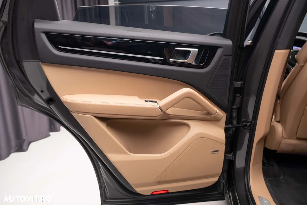 Porsche Cayenne Tiptronic S - 24
