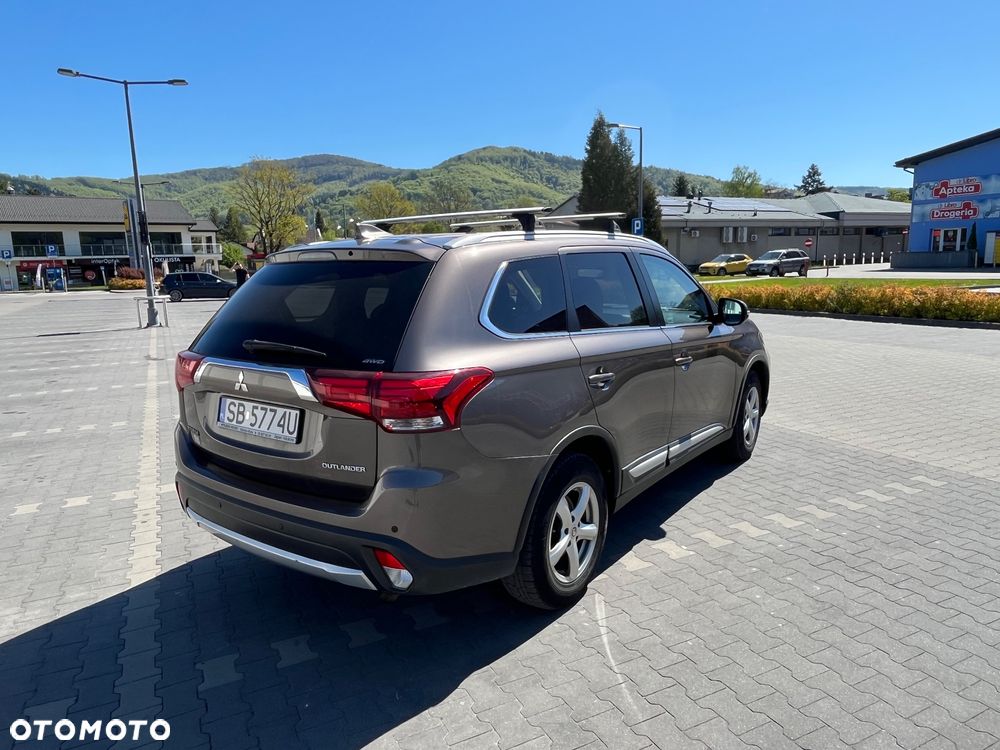 Mitsubishi Outlander 2.2 DI-D Instyle SDA 4WD - 4