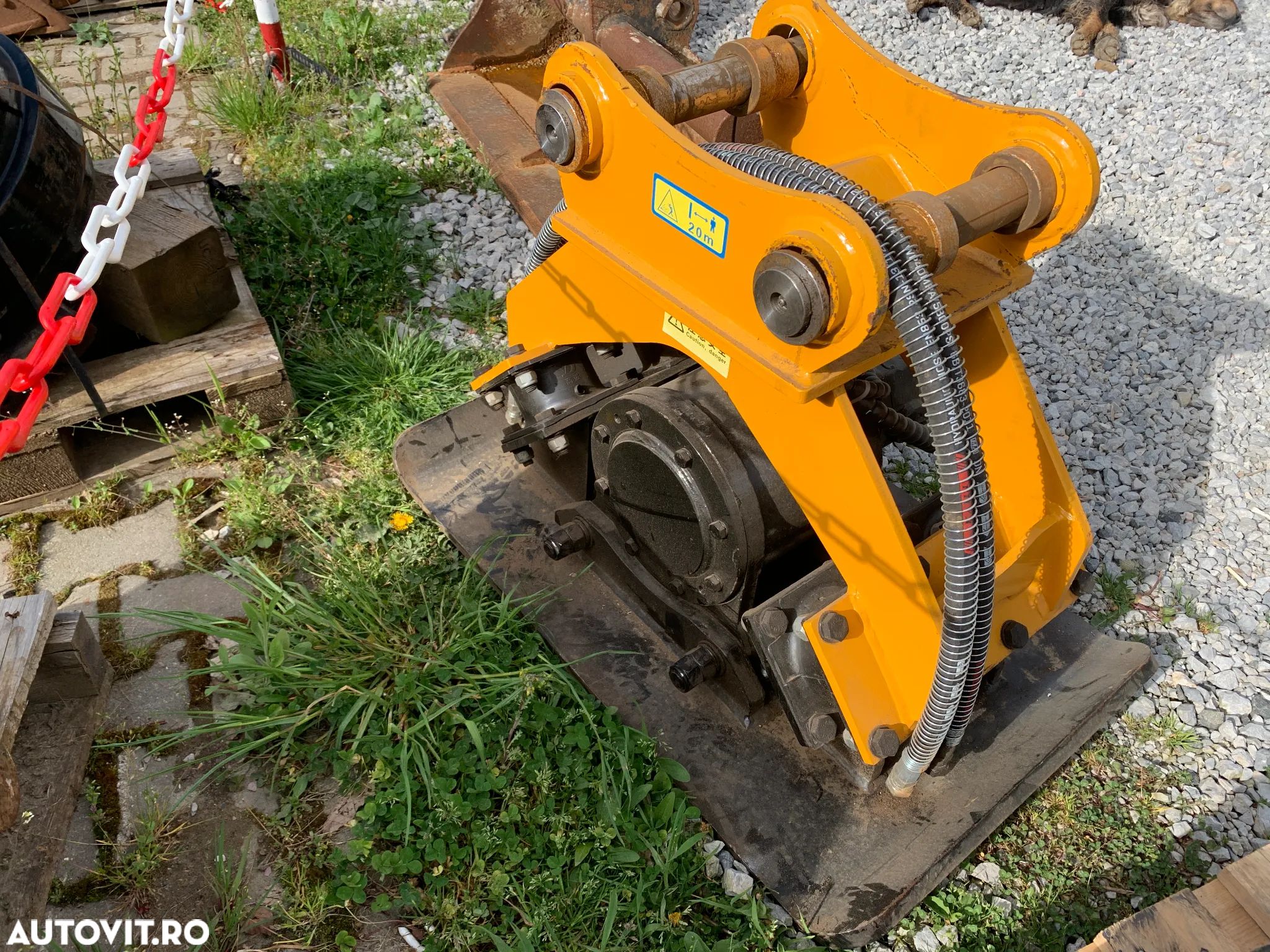 Placa Vibranta Noua Model BLK-04, Ptr.Buldoexcavator Si Excavtoare De La 4 La 7 Tone - 1