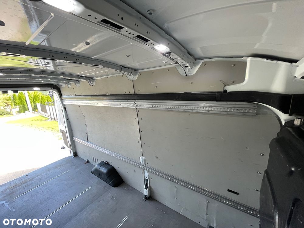 Ford Transit - 25