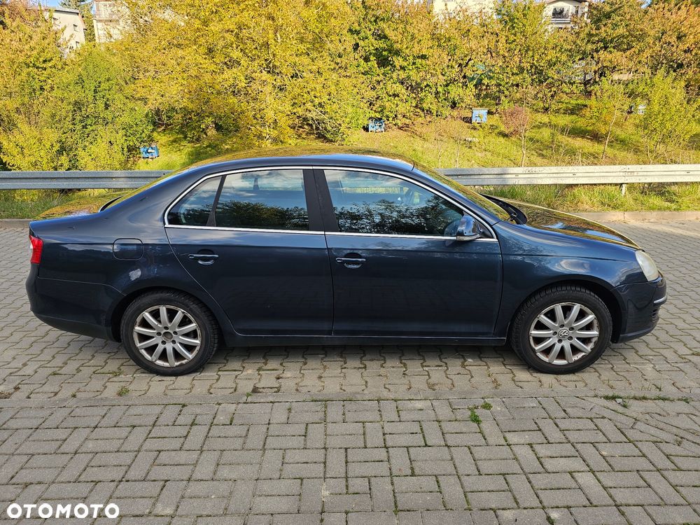 Volkswagen Jetta 2.0 FSI Comfortline - 12
