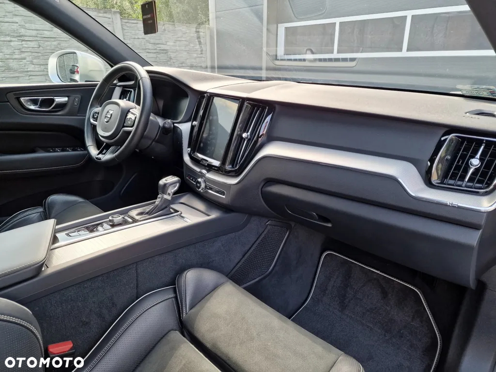 Volvo XC 60 D4 R-Design - 25