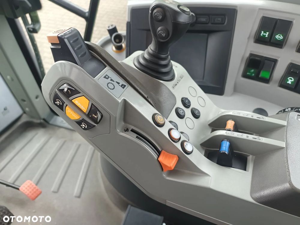 Claas Axion 810 CEBIS - 26