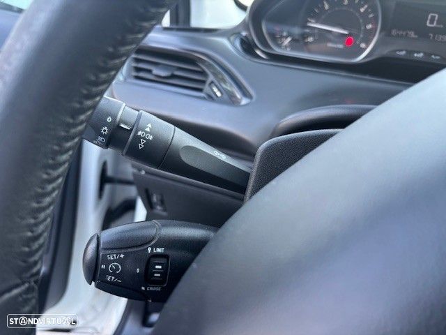 Peugeot 208 1.6 BlueHDi Style - 17