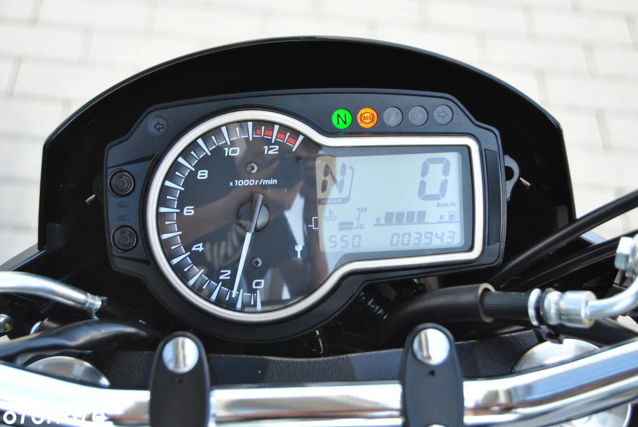 Suzuki GSR - 9