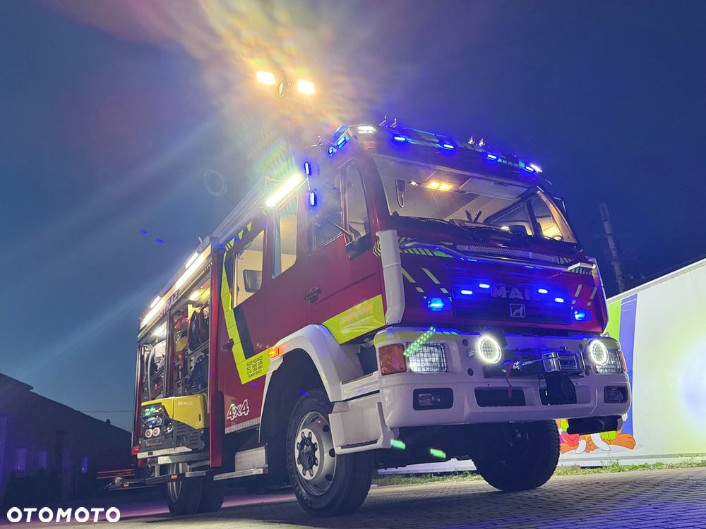 MAN Straż pożarna pojazd pożarniczy wóz strażacki MAN L80 GBA średni terenowy- uterenowiony 4x4 CNBOP 3000l wody wyciągarka mechaniczna reduktor blokady przedniego i tylnego mostu, maszt oświetleniowy - 8