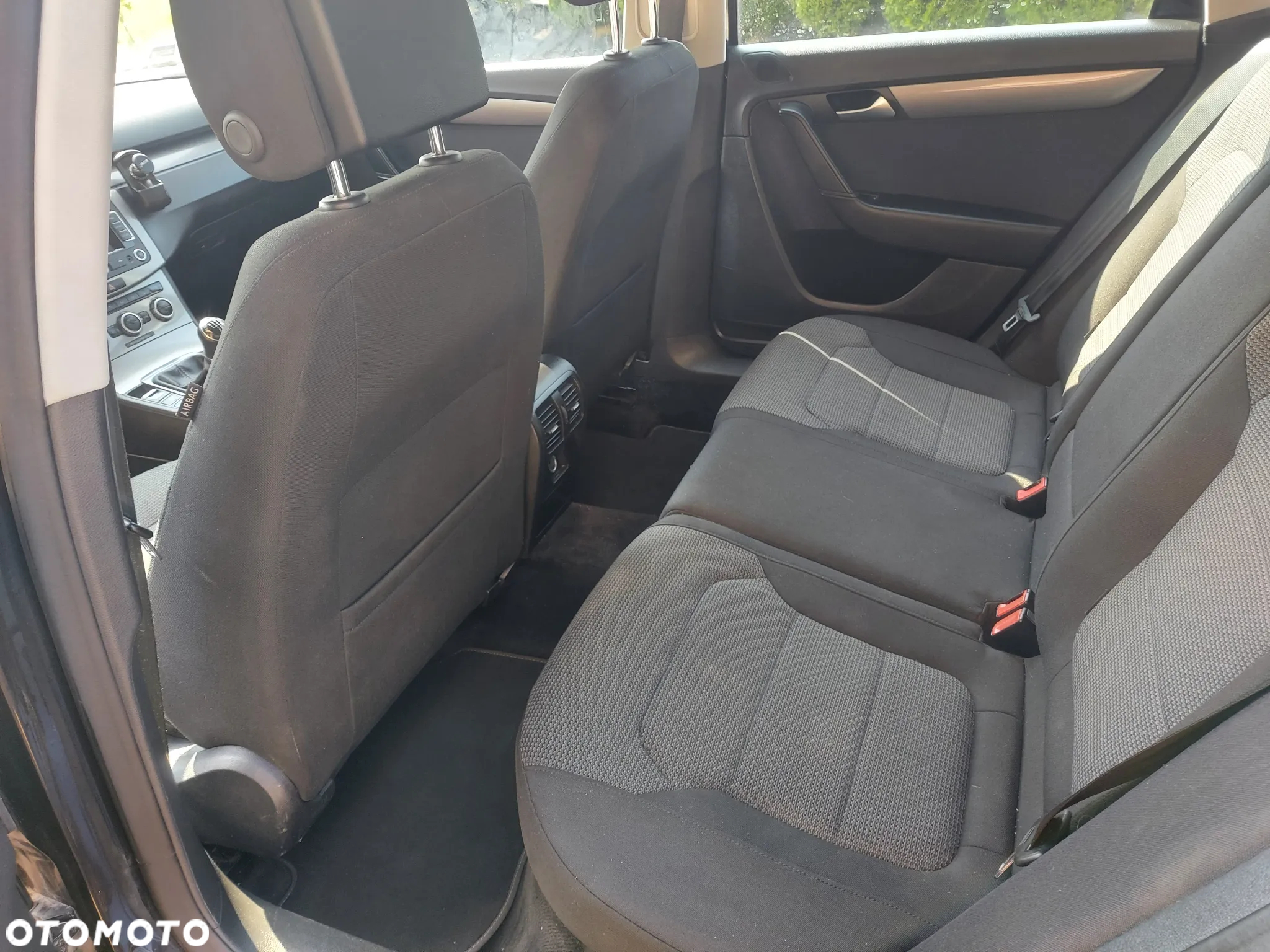 Volkswagen Passat - 11