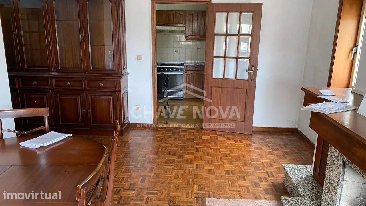 T2 c/ Arrumos em Santa Marinha (Coimbrões) // Arrendado - Grande imagem: 2/12