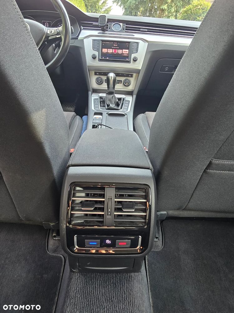 Volkswagen Passat - 17
