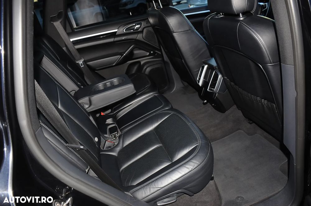 Porsche Cayenne 3.0TD TipTronic - 24