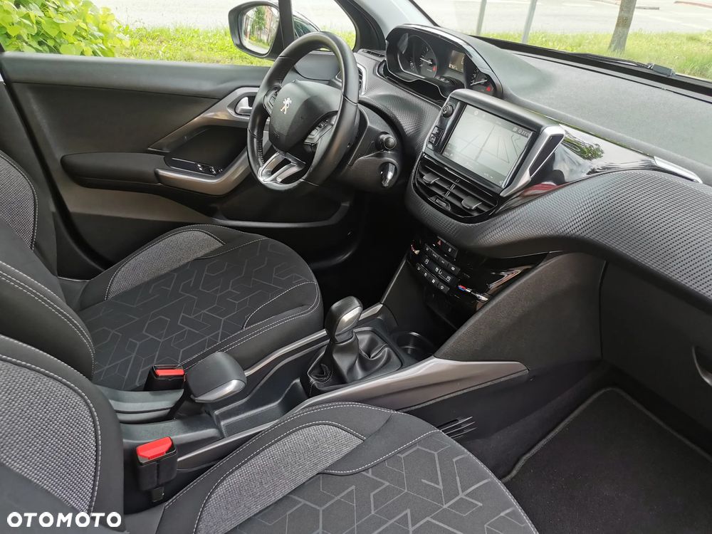 Peugeot 2008 1.2 Pure Tech Style EU6 - 10