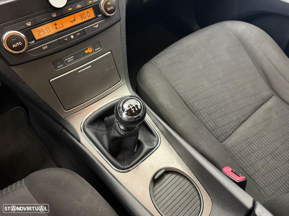 Toyota Avensis SD 2.0 D-4D - 9