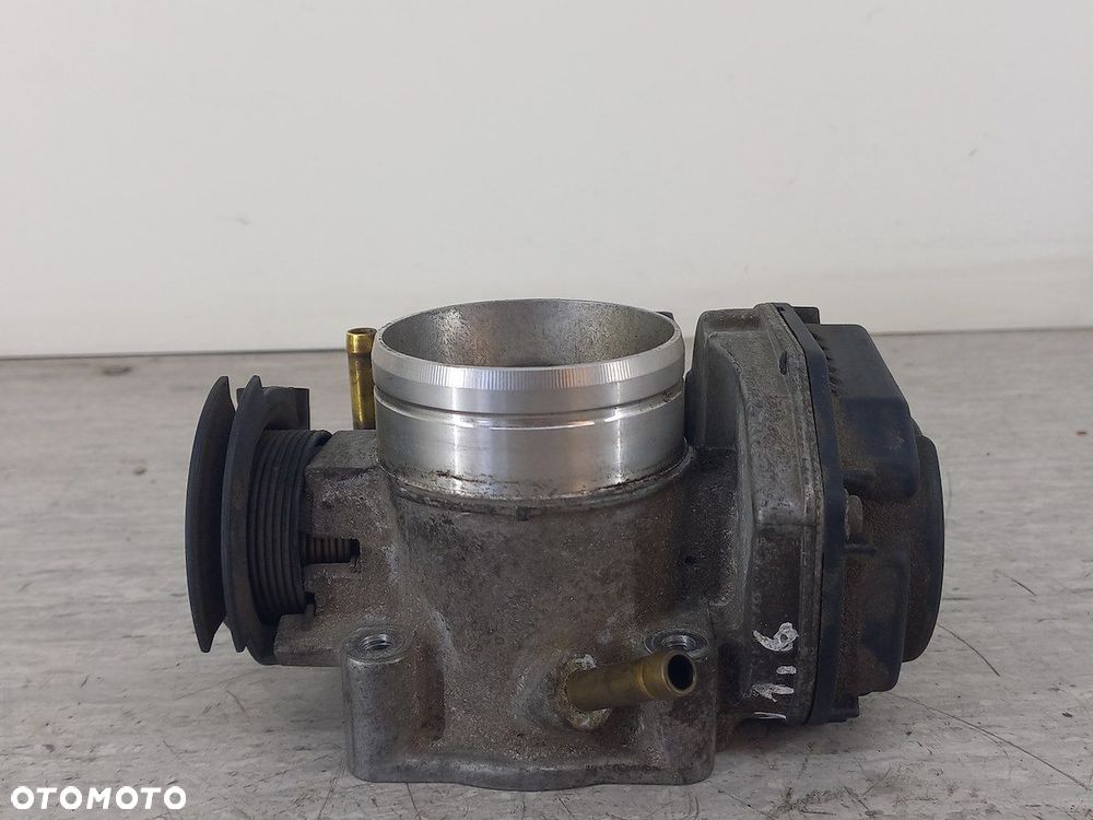 PRZEPUSTNICA VW GOLF IV 06A133064J  1.6 8V - 2