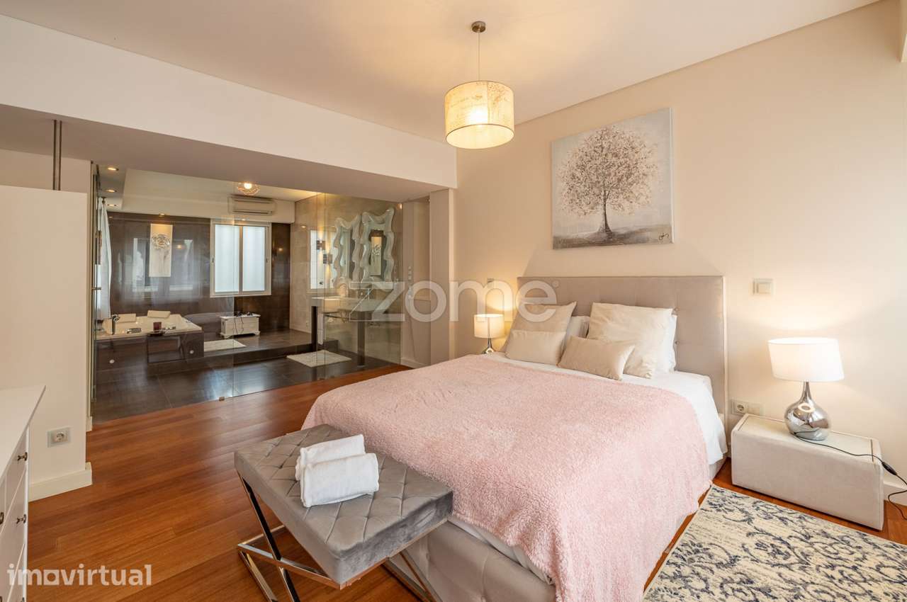Apartamento T3 transformado em T1 na Baixa do Porto - Grande imagem: 4/24