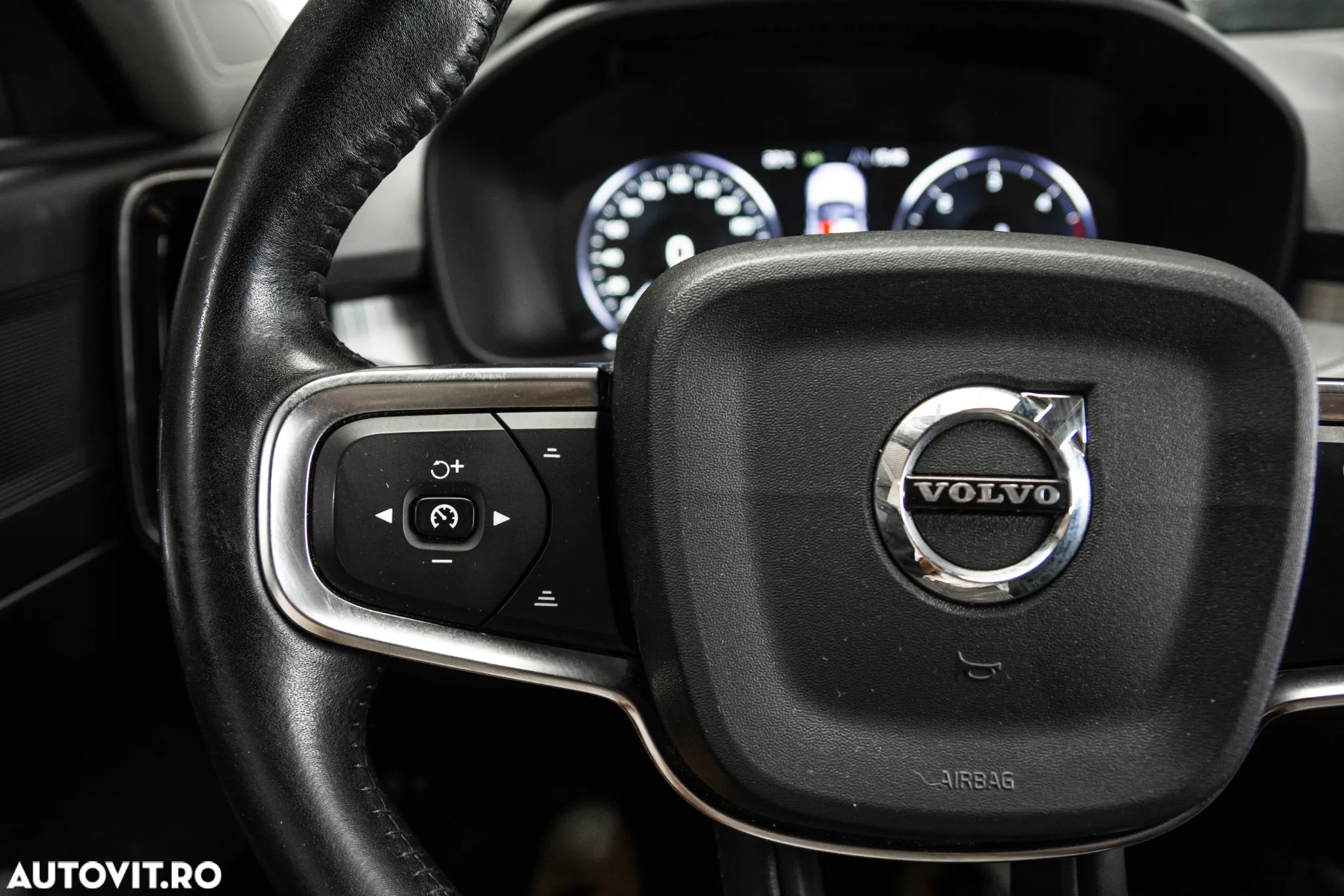 Volvo XC 40 D3 AWD Momentum - 25