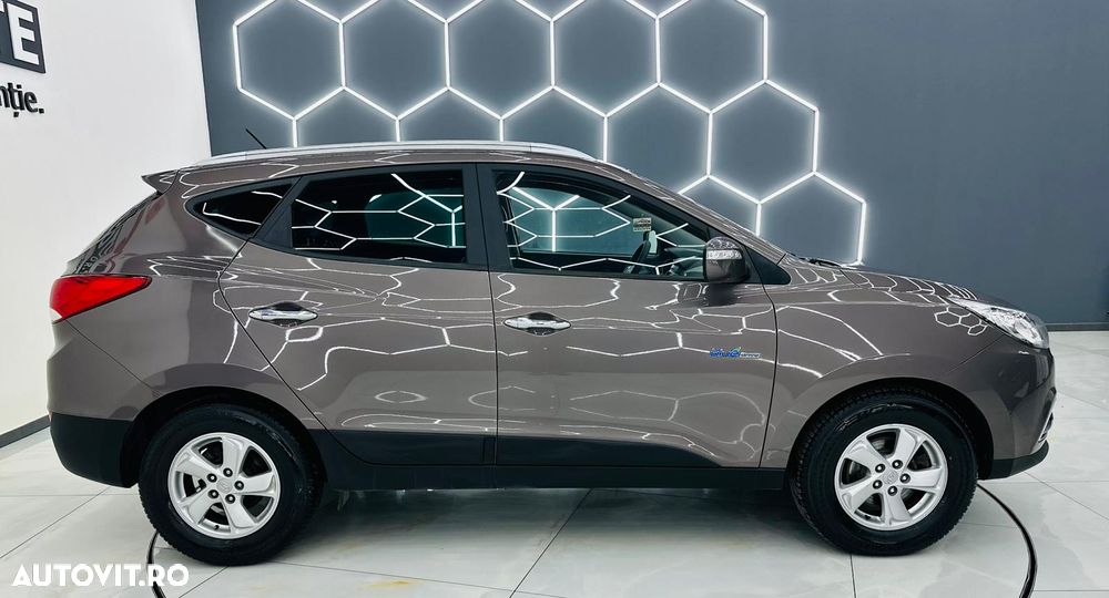 Hyundai ix35 1.7 CRDI 2WD blue Finale Gold - 32