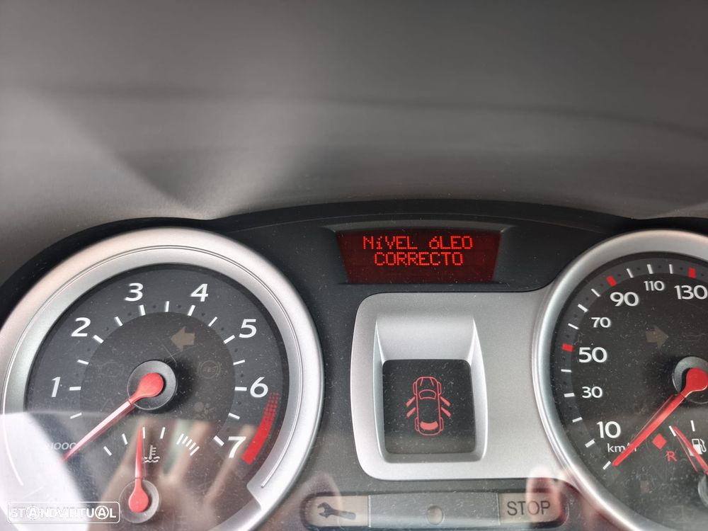 Renault Clio 1.2 16V Confort - 13