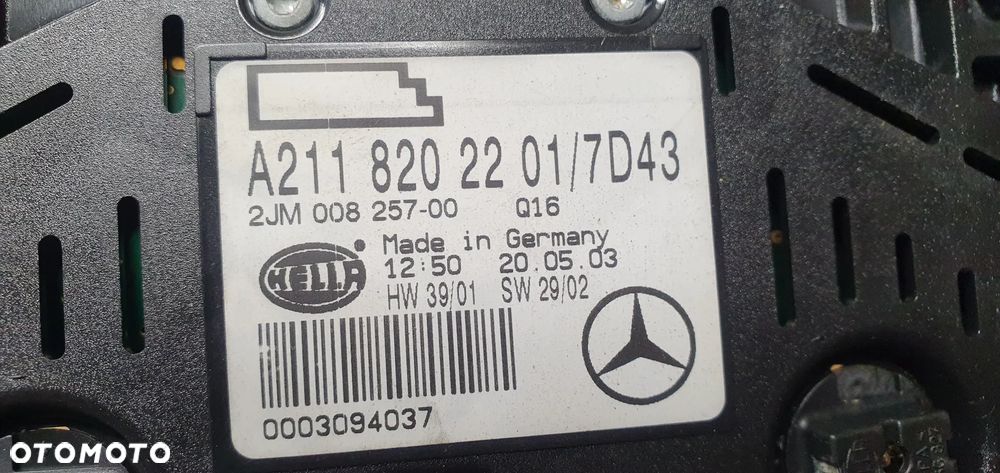 Lampka podsufitki oświetlenie kabiny Mercedes E-Klasa W211 A2118202201 - 8
