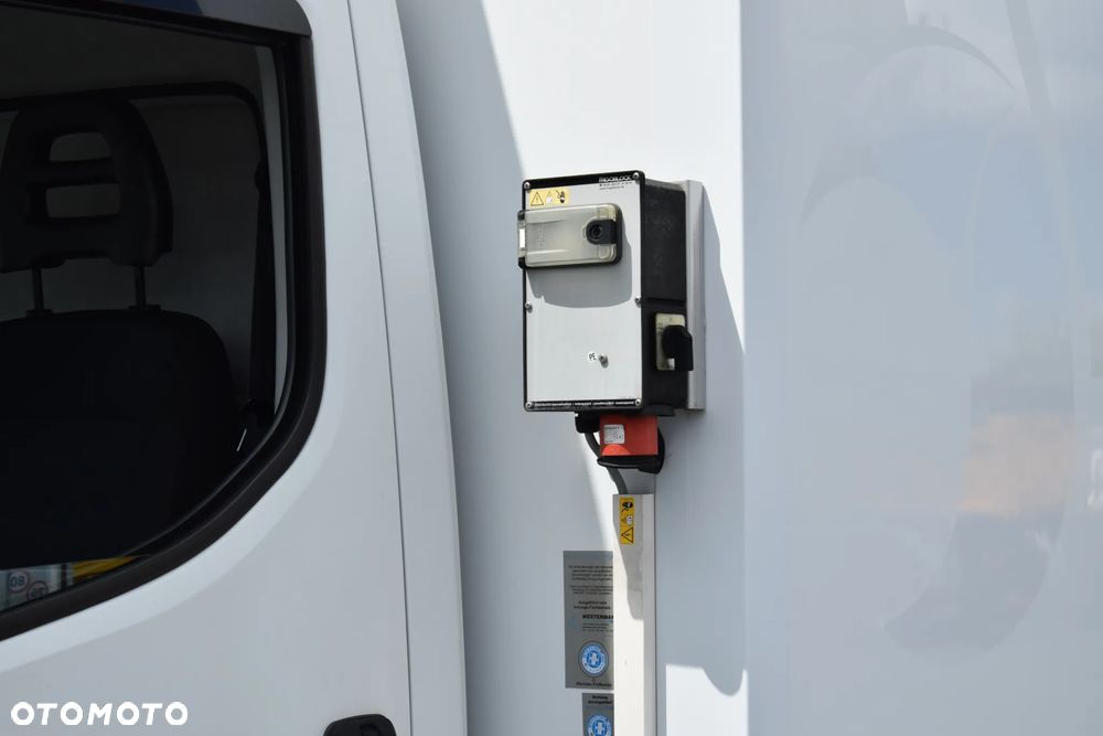 Iveco DAILY 70C18 / 3.0 - 180 KM / AUTOMAT HI-MATIC / 3 OSOBY / CHŁODNIA - MROŹNIA 4,55 M / FRIGOBLOCK / WINDA SORENSEN / KLIMA / TEMPOMAT / KAMERA COFANIA / REGULOWANE ZAWIESZENIE / SERWISOWANY / SPROWADZONY Z NIEMIEC - 12